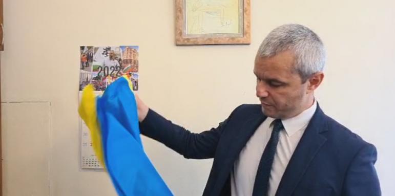 Екшънът продължава. Възраждане свали украинското знаме (ВИДЕО)